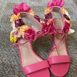 Statement heel. Size 8